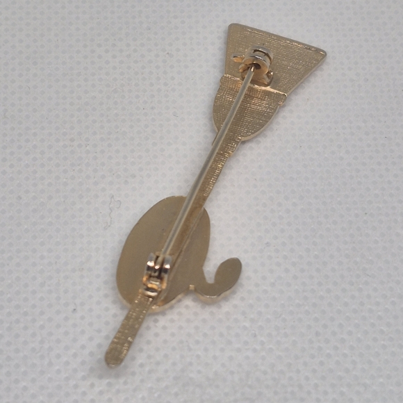 VINTAGE Curling Rock And Broom Gold Tone Brooch - Picture 7 of 16